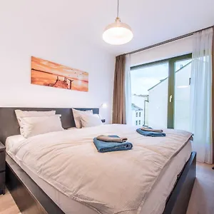 Quiet & New Near Center With Garage Prag